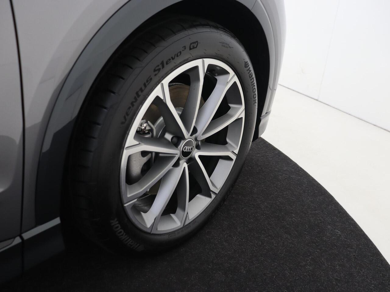 Audi Q4 e-tron 45 quattro S Edition 82 kWh | Panoramadak | 20 inch LM velgen | Achteruitrijcamera | Matrix | navigatie