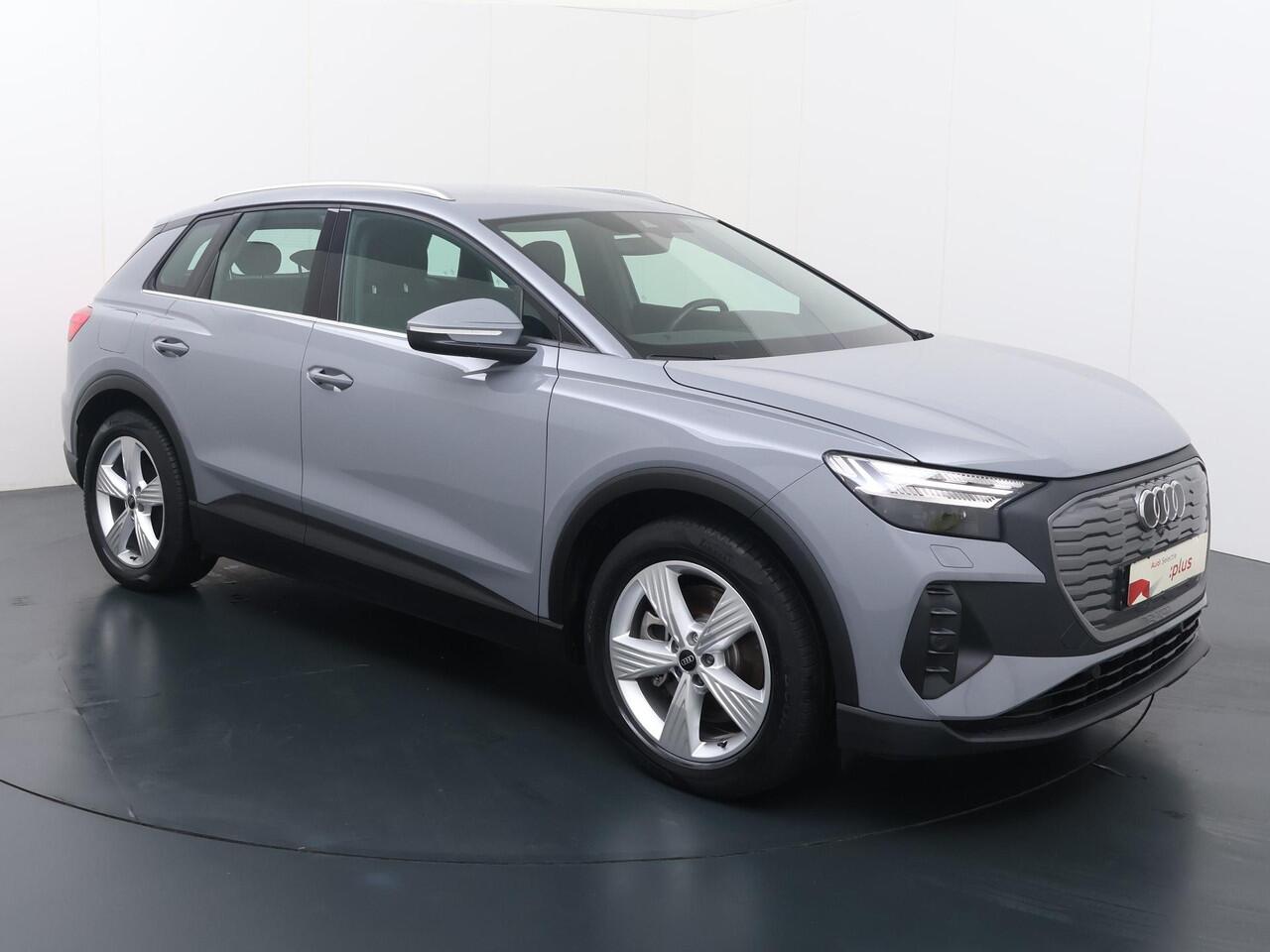 Audi Q4 e-tron 40 Edition 77 kWh | 204 PK | Gratis onderhoud t/m 3 aug. 2030 | SoH 95% | Matrix LED koplampen | Adaptieve Cruise control | Voorstoelen verwarmd |