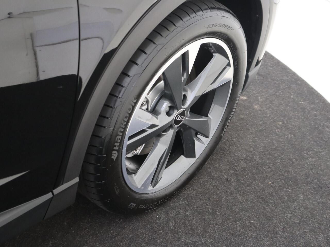 Audi Q4 e-tron 45 quattro S Edition 82 kWh | lederen bekleding | 20 inch LM velgen | Achteruitrijcamera | Verwarmbare voorstoelen | Elek. bedienbare achterklep