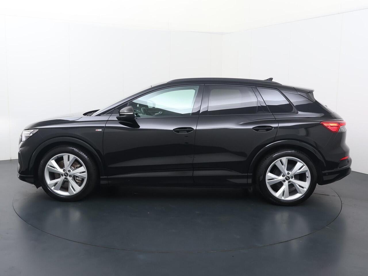 Audi Q4 e-tron 40 S edition 77 kWh | 204 PK | Matrix LED koplampen | S line | Navigatiesysteem | Adaptive cruise control |