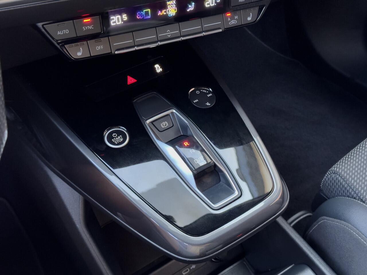 Audi Q4 e-tron 40 3X S-LINE 77 kWh LEDER 20 INCHE-LMV CAMERA-360 DIGI-DASH NAVI LED PDC