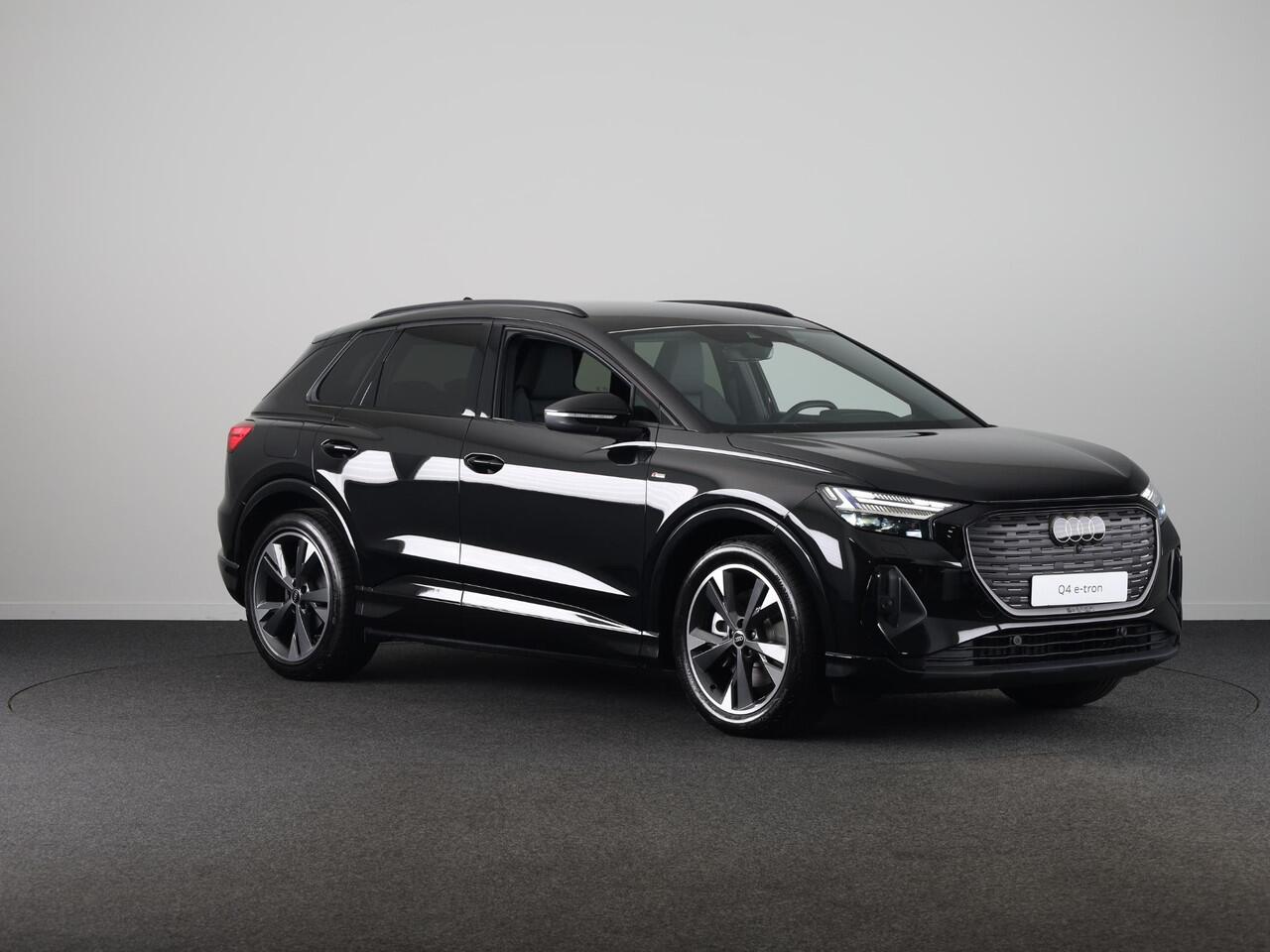 Audi Q4 e-tron 40 S edition 63 kWh 204pk | Achteruitrijcamera | Comfortpakket | Assistentiepakket plus | Optiekpakket zwart plus | Privacy glas | Adaptive cruise control |