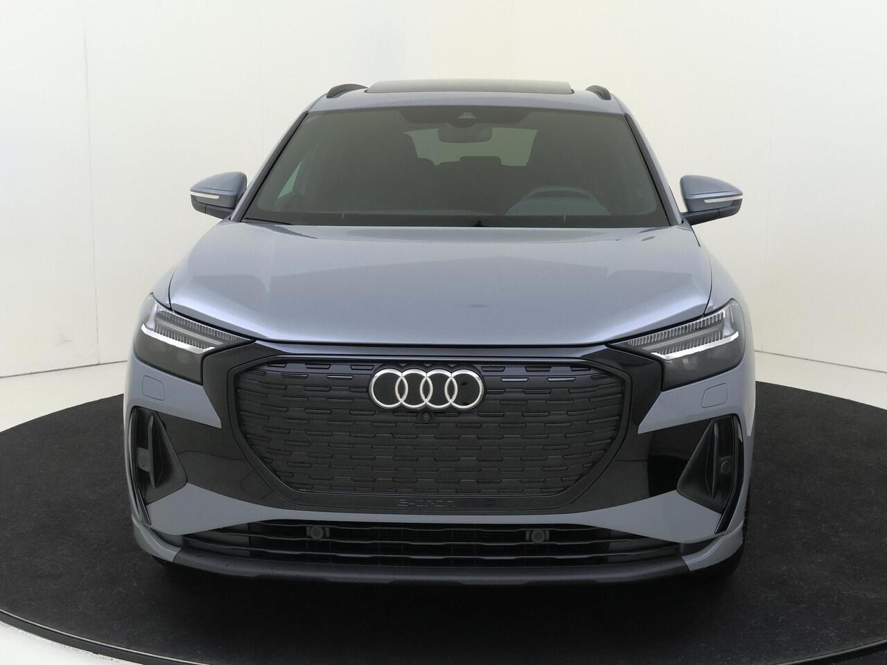 Audi Q4 e-tron 45 quattro S Edition 82 kWh | Panoramadak | 21 inch LM velgen | Achteruitrijcamera | S-line interieur en exterieur