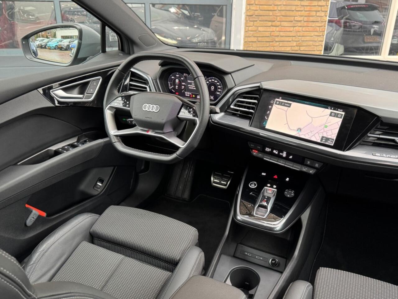 Audi Q4 e-tron 35 LAUNCH EDITION S COMPETITION 55 KWh NL-AUTO/16.000 KM!