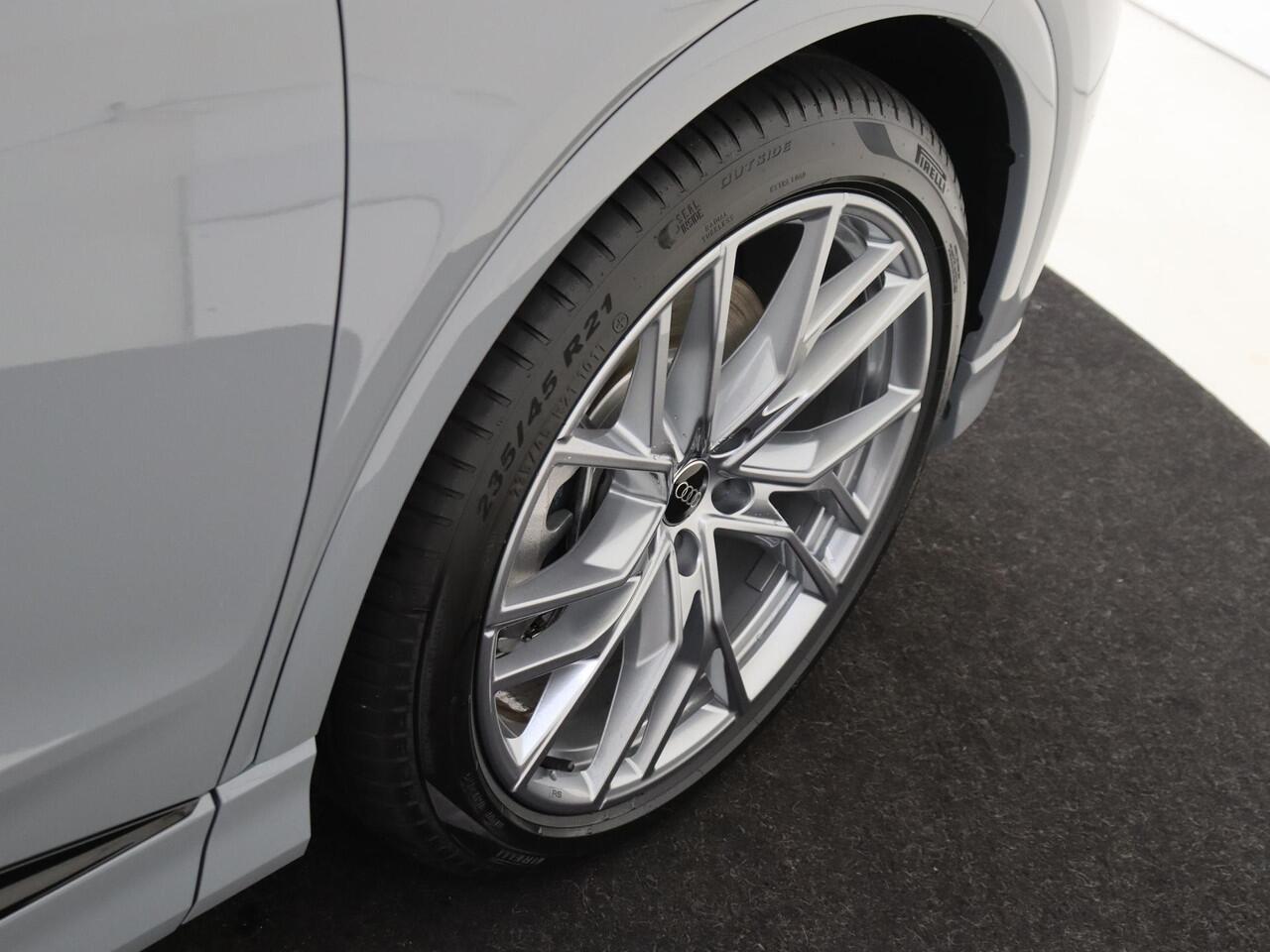 Audi Q4 e-tron 45 quattro S Edition 82 kWh | Panoramadak | 21 inch LM velgen | Achteruitrijcamera | S-line interieur en exterieur