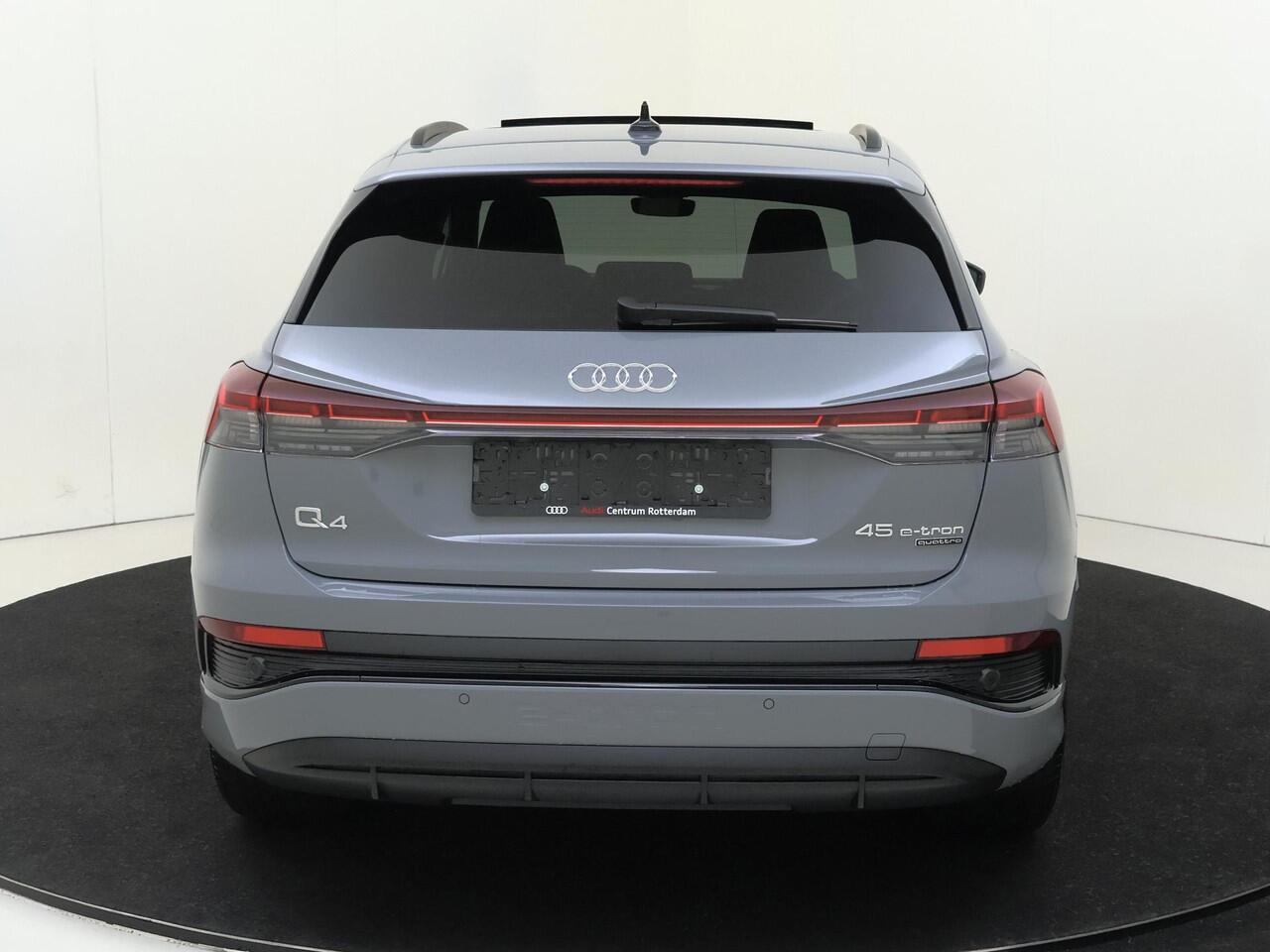 Audi Q4 e-tron 45 quattro S Edition 82 kWh | Panoramadak | 21 inch LM velgen | Achteruitrijcamera | S-line interieur en exterieur