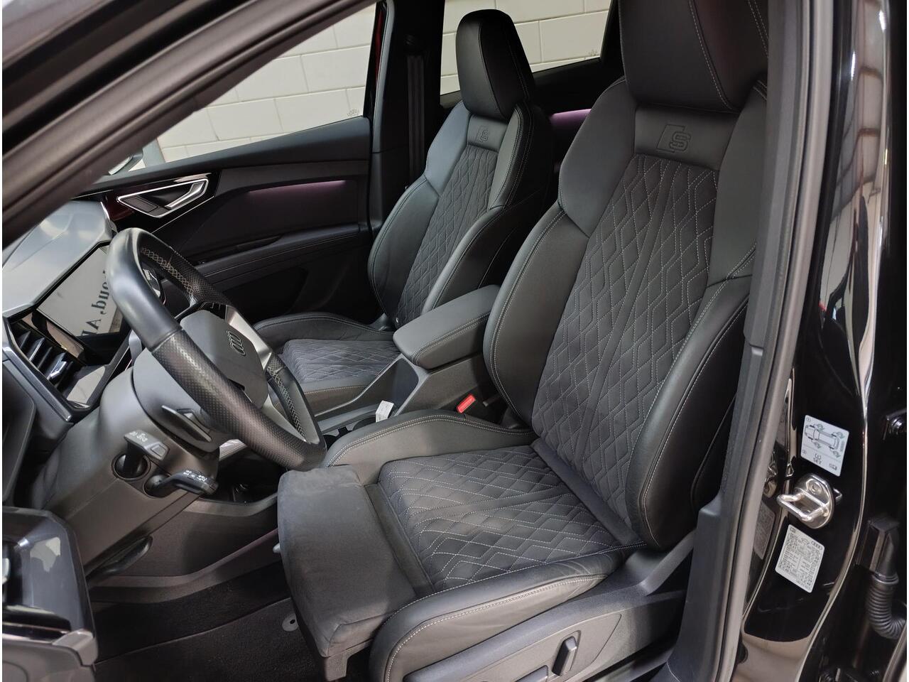 Audi Q4 e-tron 50 quattro Launch edition S Competition 77 kWh Black edition | 4x nieuwe all seasonbanden | alcatara