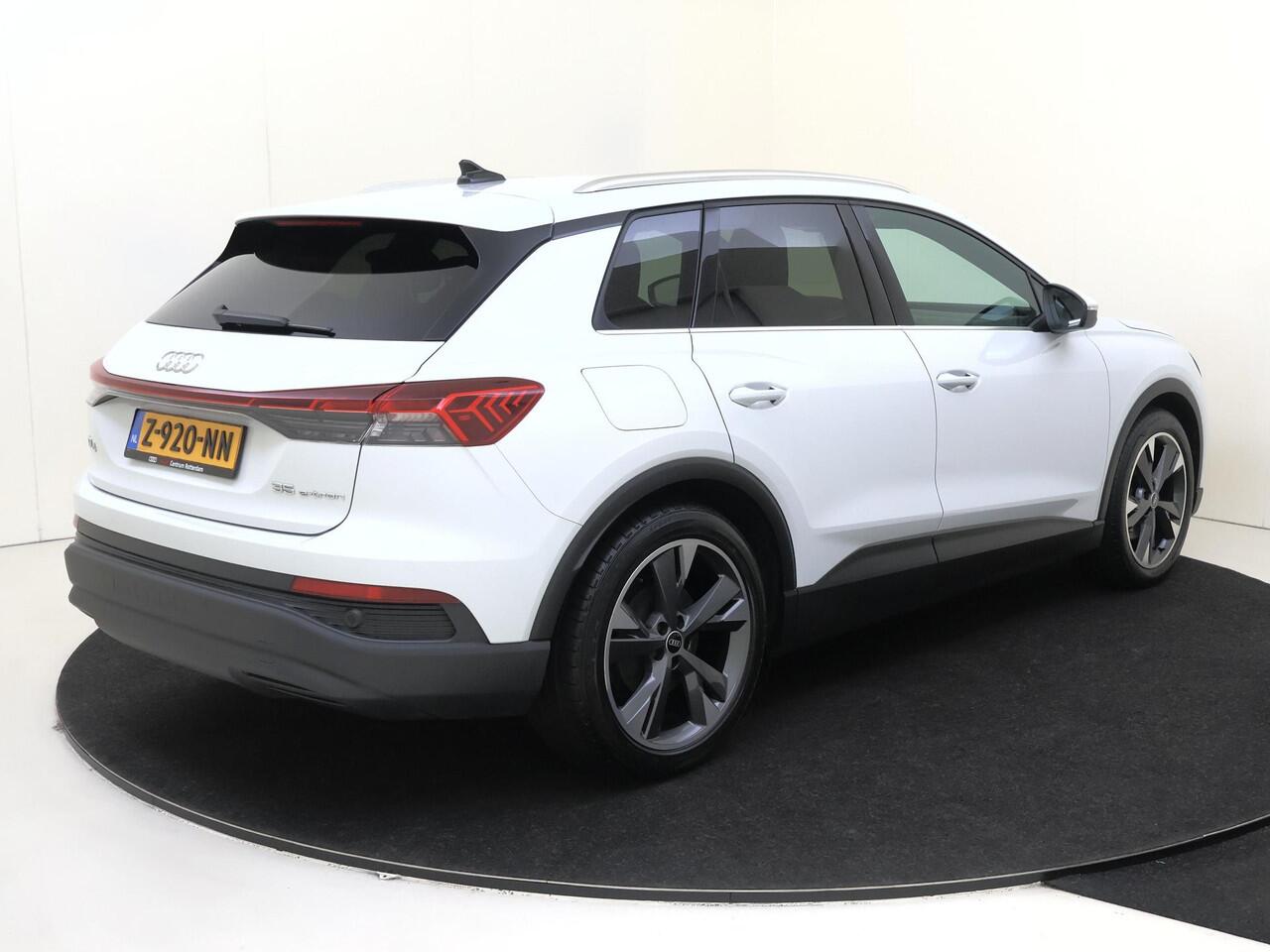 Audi Q4 e-tron 35 Launch edition Advanced 55 kWh | Achteruitrijcamera | Adaptieve cruise control | Dodehoek detectie | Stoelverwarming | Navigatie Plus | Elektrisch inklapbare buitenspiegels |