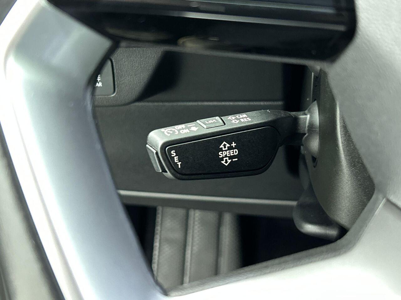 Audi Q4 e-tron 40 Launch edition Advanced 77 kWh Navigatie Apple Carplay/Android Auto Parkeersensoren Cruise Control Elektrische achterklep Ledverlichting Stoelverwarming Virtual Cockpit Climate Control Lichtmetalen velgen