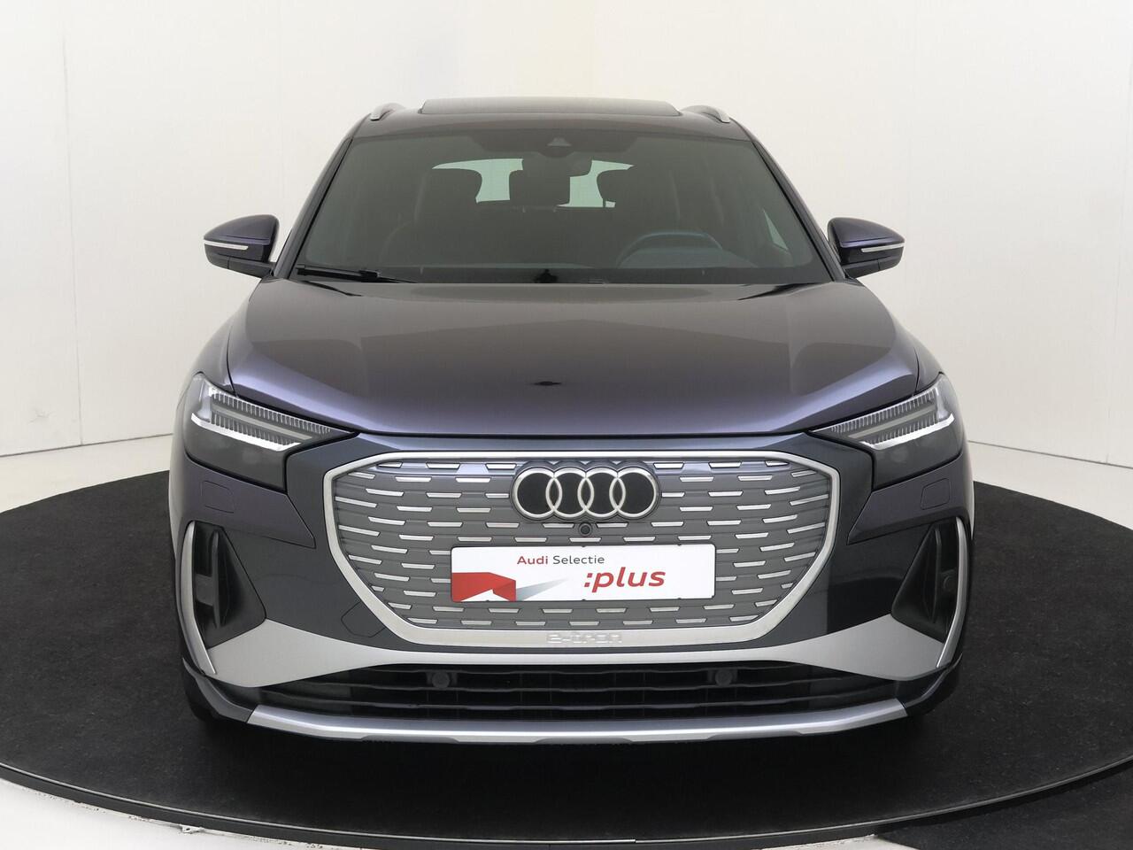 Audi Q4 e-tron 50 quattro S edition 77 kWh | SoH 89% | Panoramadak | Trekhaak | Head-up display | LED matrix verlichting | 3-zone airco | Achteruitrijcamera | CarPlay | Lederen bekleding |