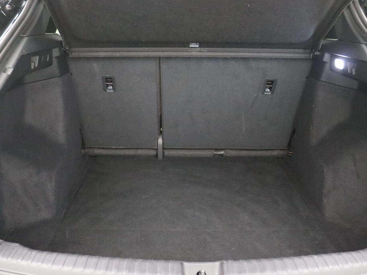 Audi Q4 e-tron 35 Launch edition S Competition 55 kWh 170PK Aut. Elektrisch glazen panorama-dak, Adaptieve Cruise Controle, Navi, Dynamic Pakket, Warmtepomp, Matrix LED-Verlichting, Stoelverwarming, 20" LM Velgen