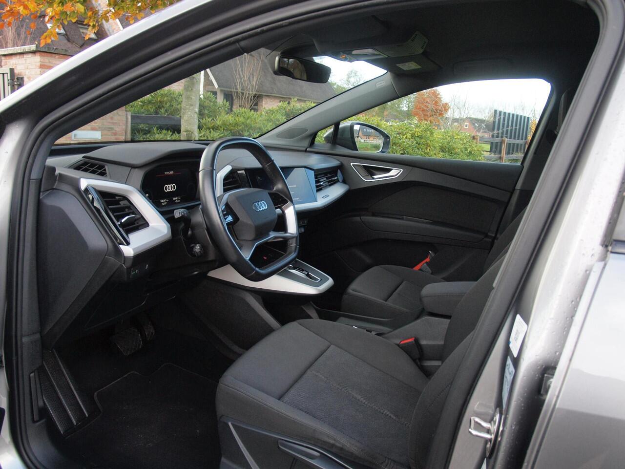 Audi Q4 e-tron 40 Launch edition 77 kWh | Camera | Waterpomp | | Trekhaak | Black Optic | NL-Auto |