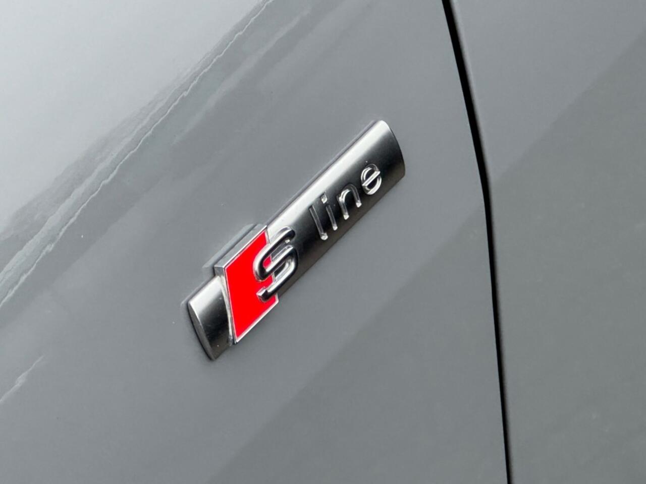 Audi Q4 e-tron 35 LAUNCH EDITION S COMPETITION 55 KWh NL-AUTO/16.000 KM!