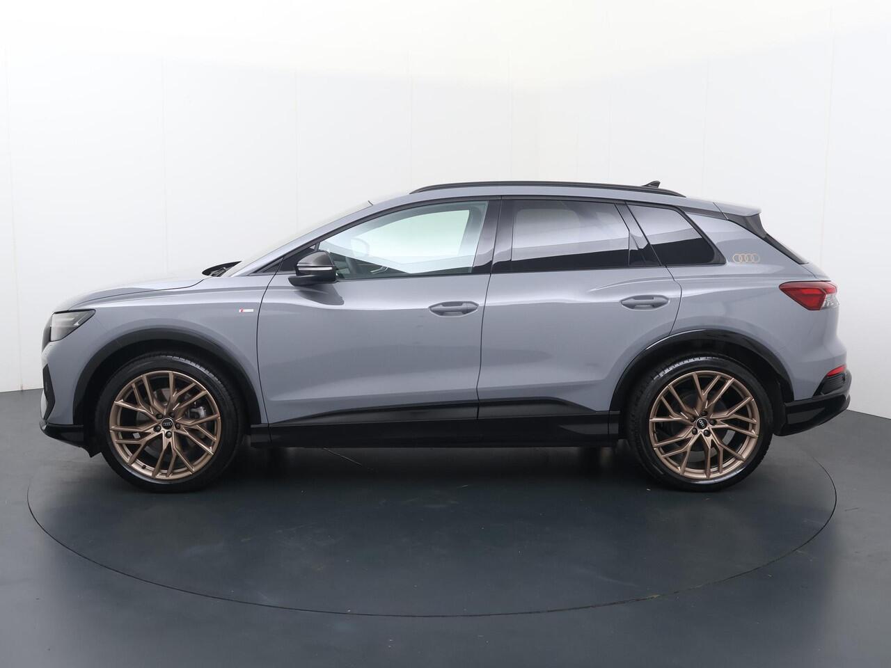 Audi Q4 e-tron 45 quattro S Edition 82 kWh | 286 PK | SoH 99% | Trekhaak | Elek. achterklep | Matrix LED koplampen | 21" LM velgen | Head-up Display |