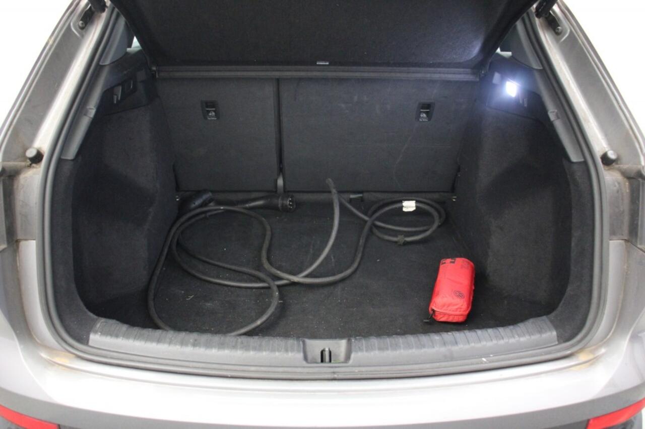 Audi Q4 e-tron 40 Launch edition Advanced 77 kWh - Carplay, Navi, Clima, Cruise, Stoelverw. SOH 89%