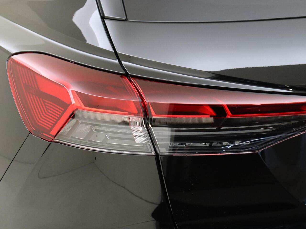 Audi Q4 e-tron 45 quattro Advanced edition 82 kWh | Achteruitrijcamera | LED Matrix | Stoelverwarming | Navigatie | Adaptieve cruise control | CarPlay | Elektrische achterklep |