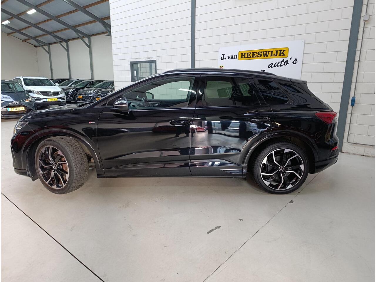 Audi Q4 e-tron 50 quattro Launch edition S Competition 77 kWh Black edition | 4x nieuwe all seasonbanden | alcatara