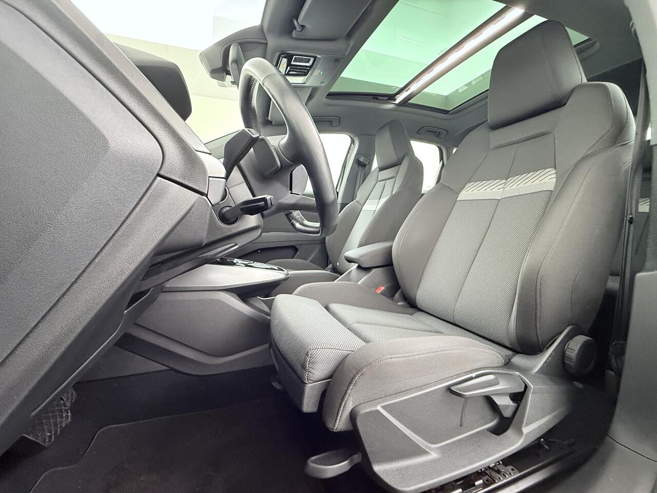 Audi Q4 e-tron L.E. Pano-dak-Schuifdak Camera Adap.Cruise W-pomp Navi-Plus Sportst.+Verwarmd PDC-a+v Matrix Led Advanced Plus Lmv 19" Elek.Achterklep Virtual Cockpit E-Call Bordherkenning Audi Connect +Phone-Box Keyless-Go A-Licht-Dynamisch S.O.H. 92% 1e Eigenaar Origin