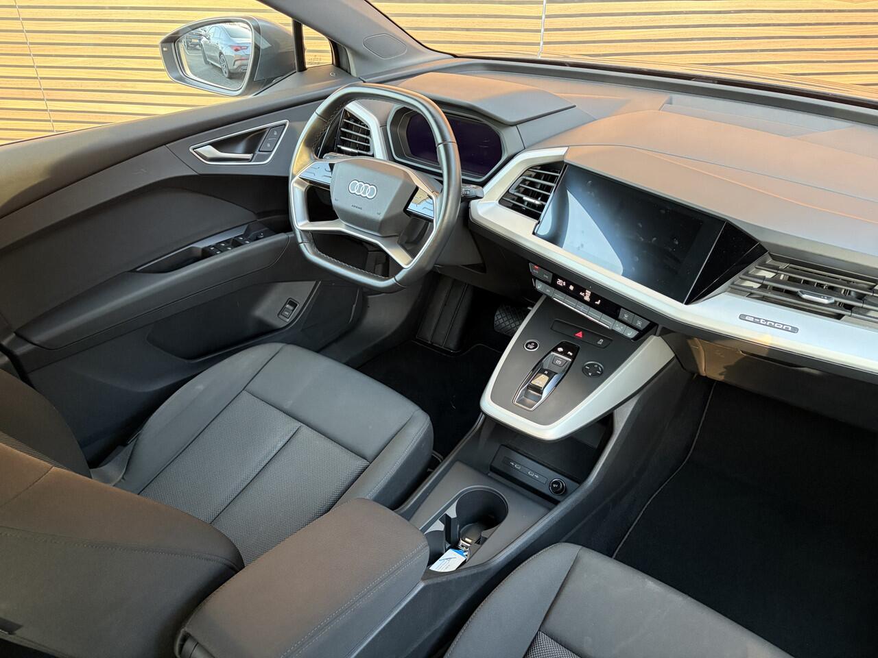 Audi Q4 e-tron 35 Launch edition 55 kWh Carplay / SOH 92% / Cruise / Stoelverwarming / Virtual