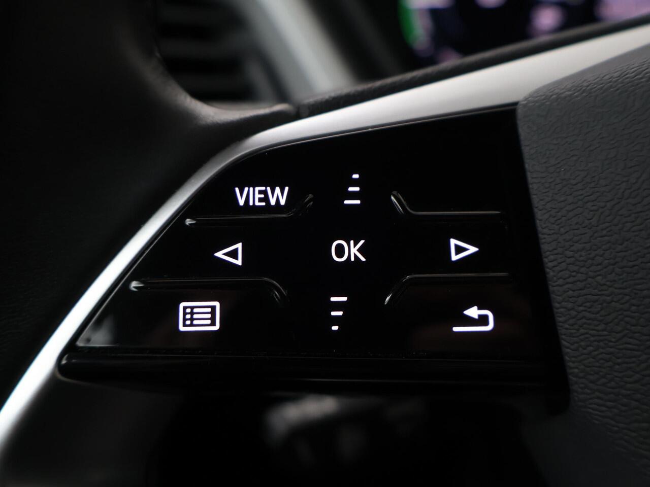 Audi Q4 e-tron 40 Edition 77 kWh | 204 PK | Gratis onderhoud t/m 3 aug. 2030 | SoH 95% | Matrix LED koplampen | Adaptieve Cruise control | Voorstoelen verwarmd |