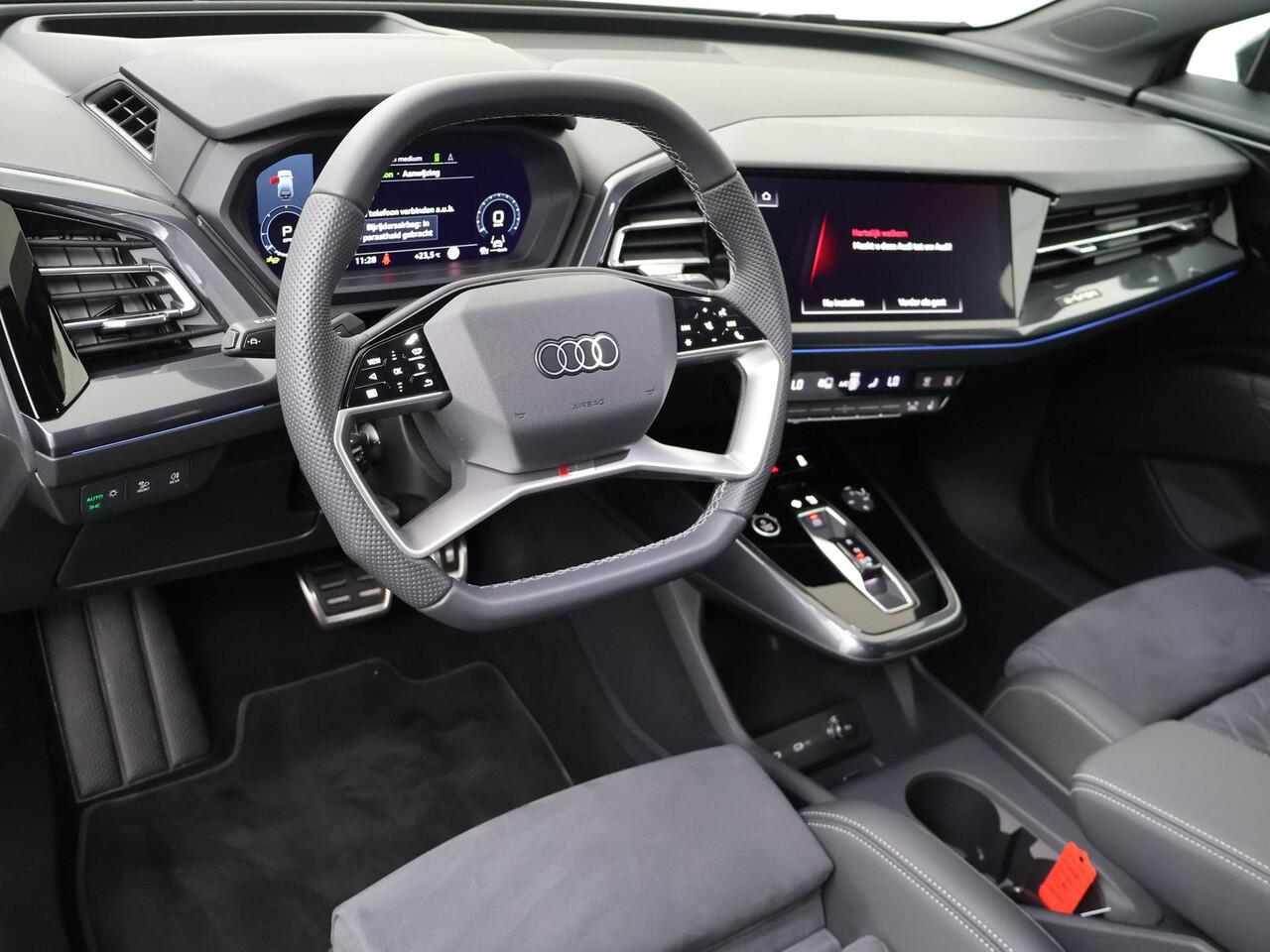 Audi Q4 e-tron 45 quattro S Edition 82 kWh | 286 PK | SoH 99% | Trekhaak | Elek. achterklep | Matrix LED koplampen | 21" LM velgen | Head-up Display |