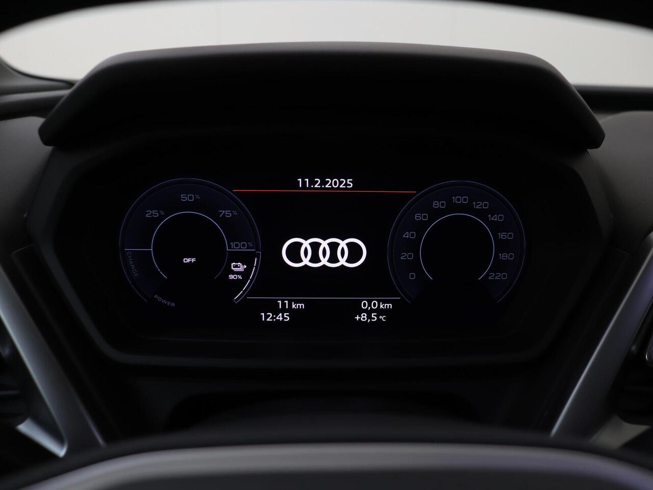 Audi Q4 e-tron 45 quattro Advanced edition 82 kWh | Achteruitrijcamera | LED Matrix | Stoelverwarming | Navigatie | Adaptieve cruise control | CarPlay | Elektrische achterklep |