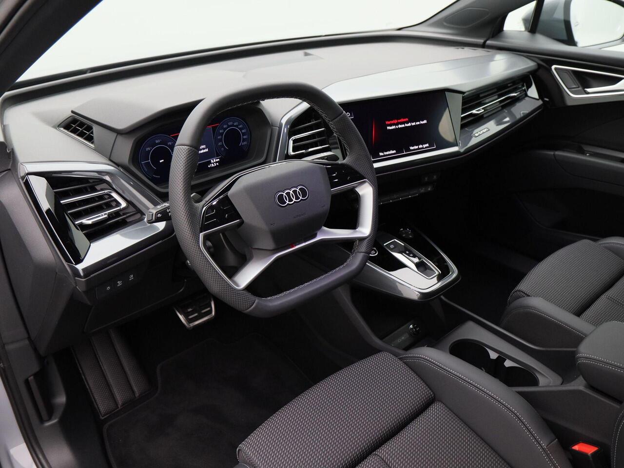 Audi Q4 e-tron 45 quattro | S Edition 82 kWh | Zwart optiek | 21 inch velgen | Privacyglas