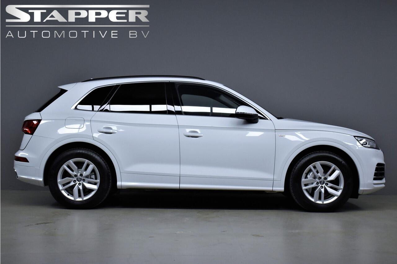 Audi Q5 50 TFSI e 299pk Quattro S-Line 1e. Eig Dealer OH Pano/Luchtvering/Trekhaak/Camera/Keyless/Navi/Led/Lmv18''