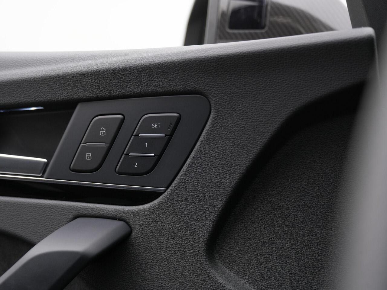 Audi Q5 50 TFSI e 299 pk S-Line | Panoramadak | Geheugenstoel | Stuur-/stoelverwarming | Achteruitrijcamera | Leder/alcantara