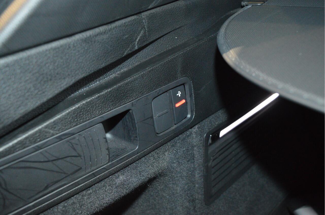 Audi Q5 50 TFSI e 3X S-LINE navi pano trekhaak keyless 19 inch !!