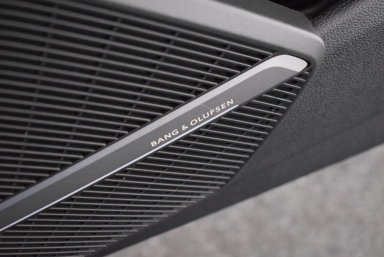 Audi Q5 40 TDI 190pk quattro Sport S Line Edition Standkachel Camera Stoelverwarming Navigatie