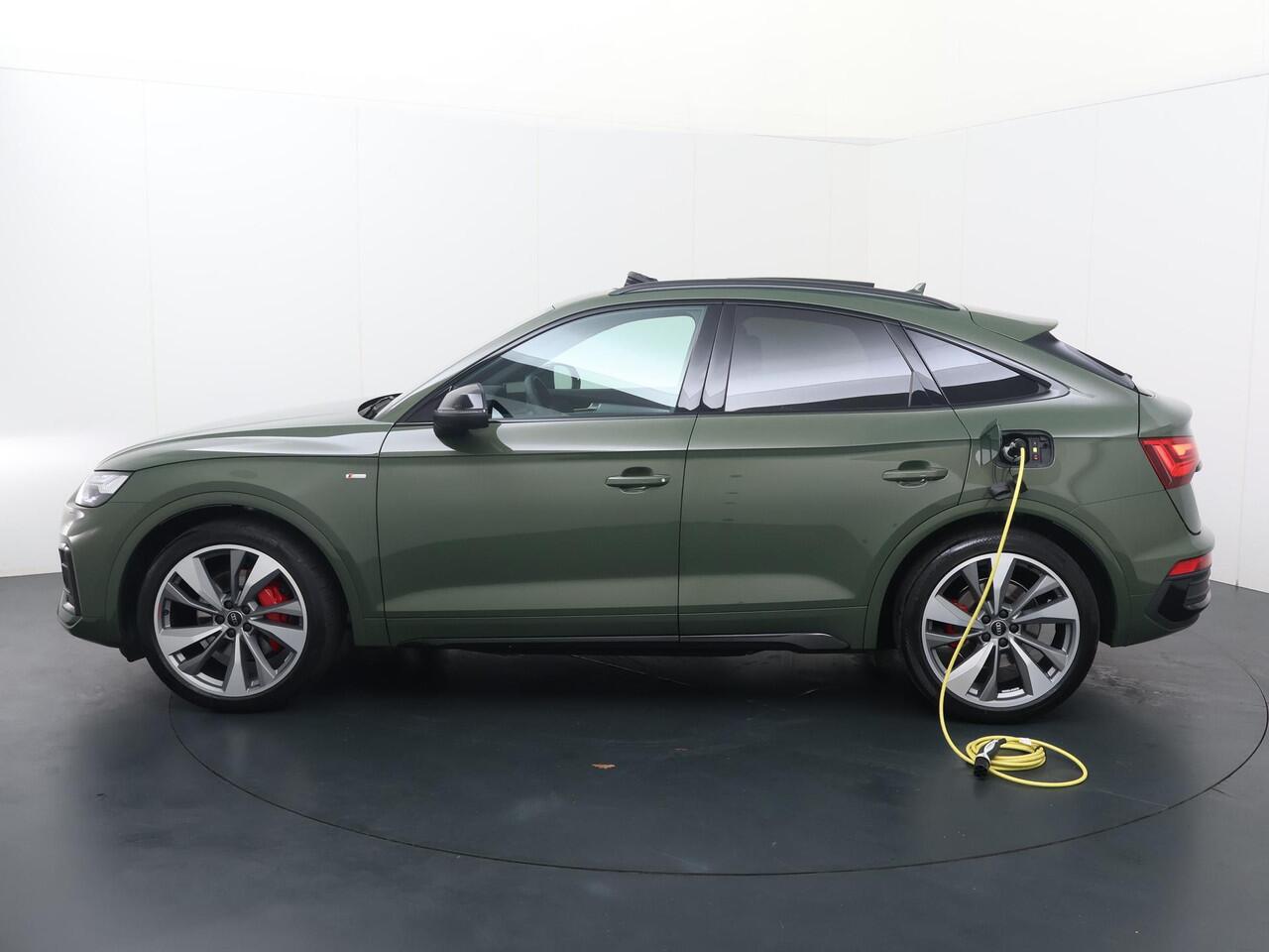 Audi Q5 Sportback 55 TFSI e S edition Competition | 367 PK | Trekhaak | Panoramadak | Luchtvering | Head-up Display | 21" LM velgen | S line |