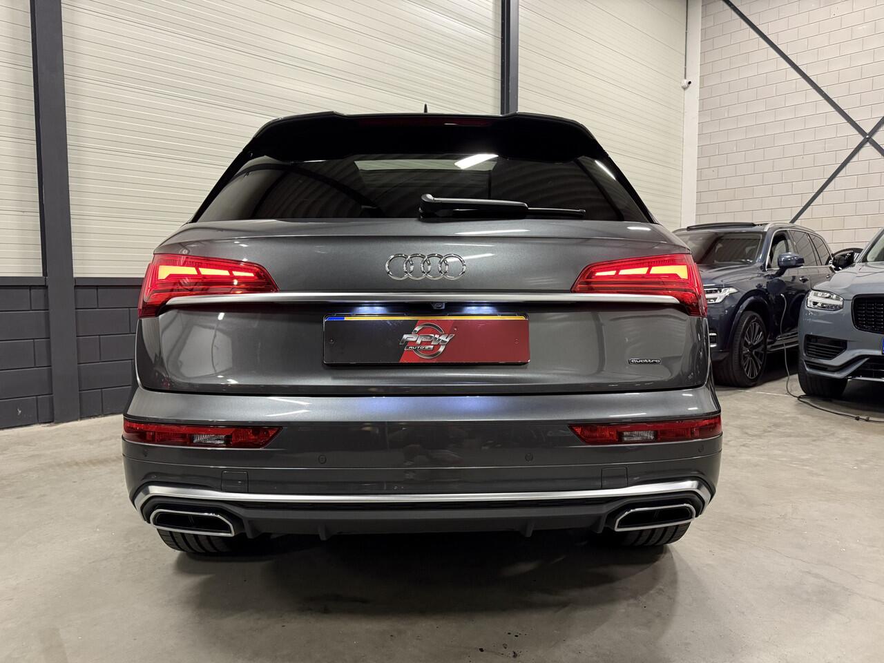 Audi Q5 50 TFSI e S-Line PANO/TREKHAAK/MASSAGE/ACC/KEYLESS/21"/CAMERA/CARPLAY/DONKERE HEMEL/STANDKACHEL/EL.A.KLEP/PRIVACY/DAYTONAGRAU/VOLLEDIG AUDI DEALER HISTORIE, NET OH BEURT GEHAD