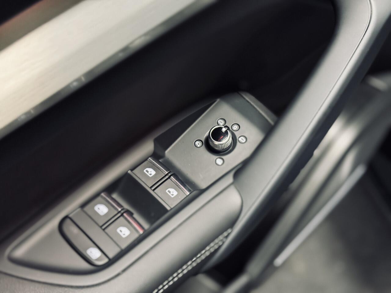 Audi Q5 50 TFSI e S edition S-Line (2x) | Panorama | Valcona | B&O | Memory