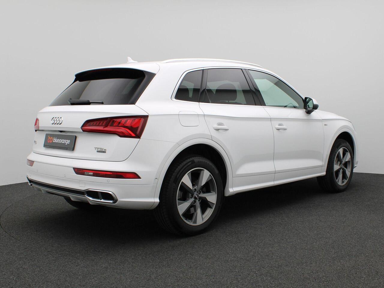 Audi Q5 55 TFSI e quattro S edition 367PK S-Tronic 360gr. Camera, Elektr. verst. stoelen, Keyless, B&O Soundsysteem, Matrix-LED verlichting, Side Assist, Elektr. Achterklep, Stoelverwarming, 19" LM Velgen, Adaptieve Cruise Control