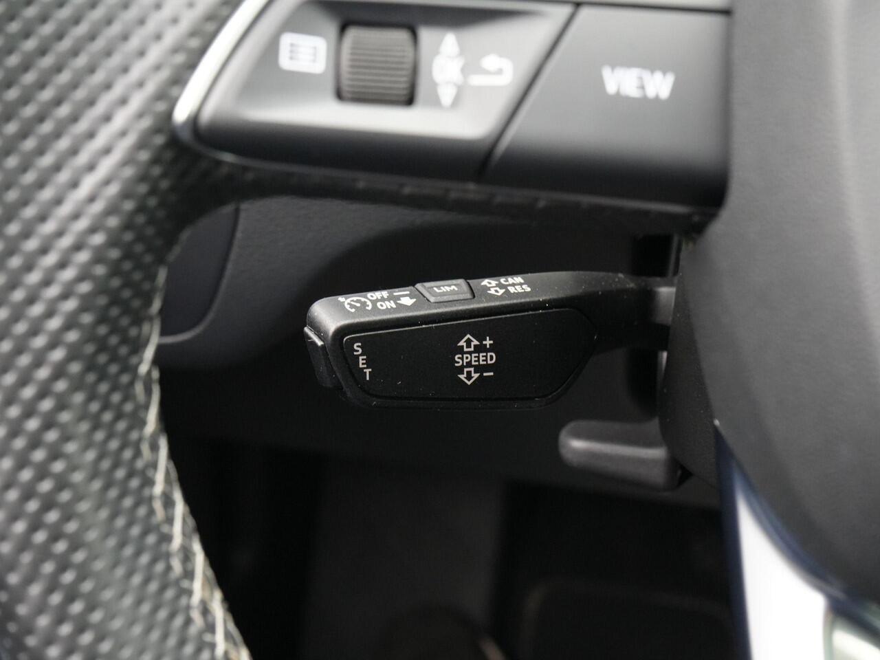 Audi Q5 55 TFSI e 367 pk S-tronic S edition Competition / S-Line | Panoramadak | Trekhaak | Achteruitrijcamera | Standkachel | Cruise Control | Zwart optiekpakket plus | 20 inch