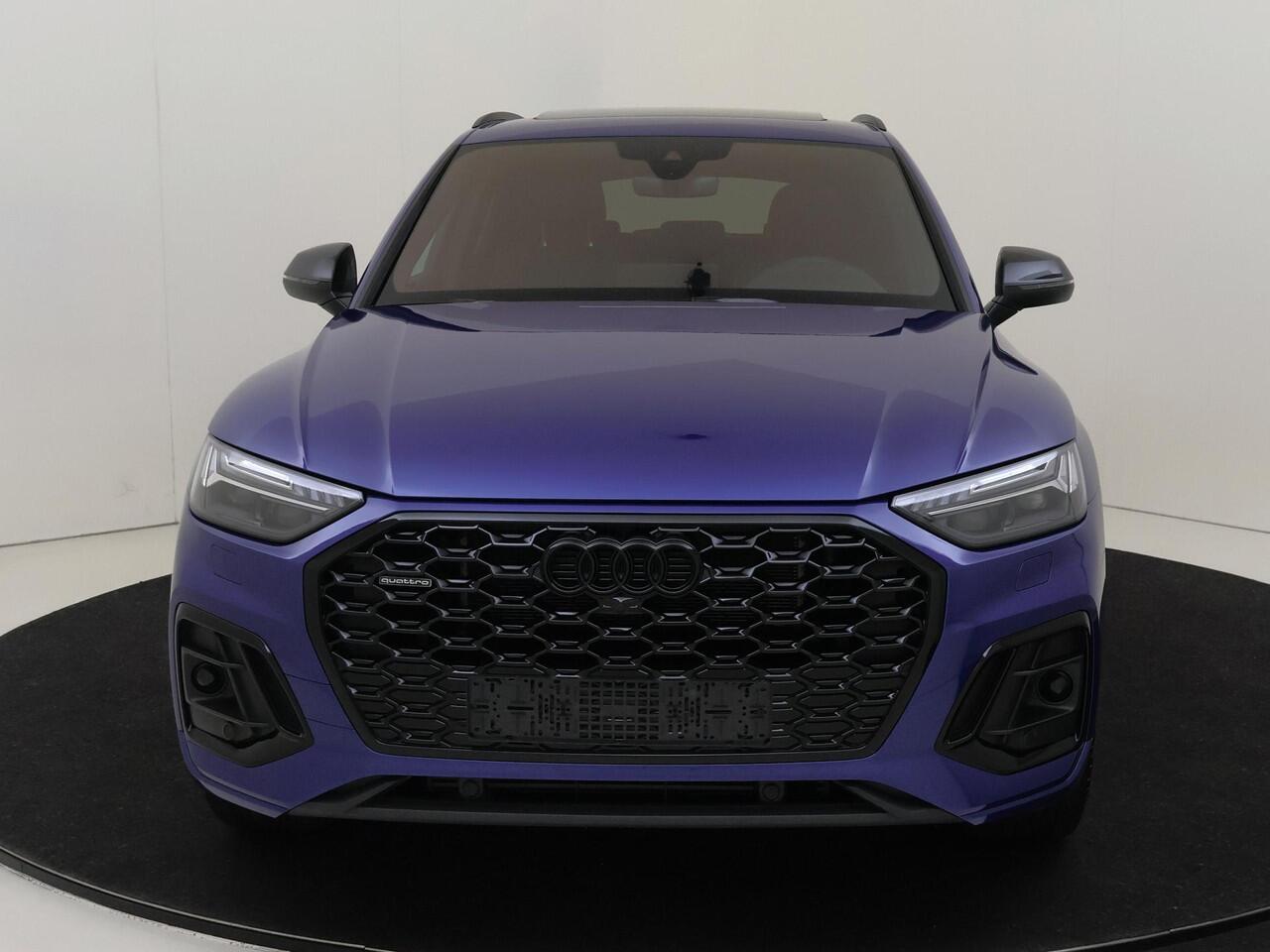 Audi Q5 Sportback 55 TFSI e S edition Competition | Panoramadak | Trekhaak | Stoelverwarming voor en achter | Dodehoek detectie | Optiek zwart Plus | LED matrix verlichting | Achteruitrijcamera | Keyless |