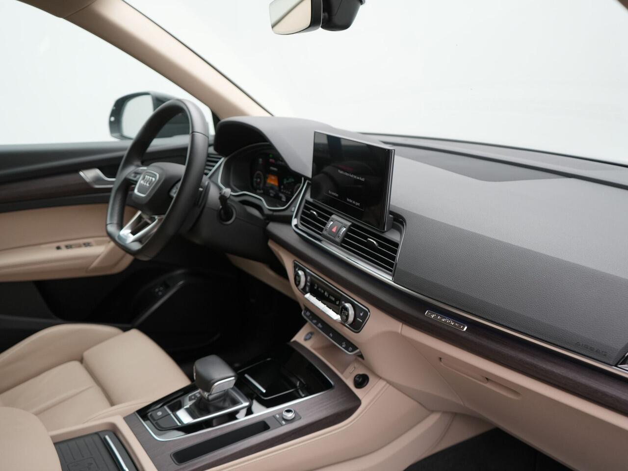 Audi Q5 Sportback 50 TFSI e S Line Plug In Hybrid 300pk Dealer O.H PHEV | Luchtvering | Matrix LED | 21"Audi Sport L.M | Sfeerverlichting | Lederen Sportstoelen Verwarmd | Cruise Control | Navigatie | Virtual | DAB |