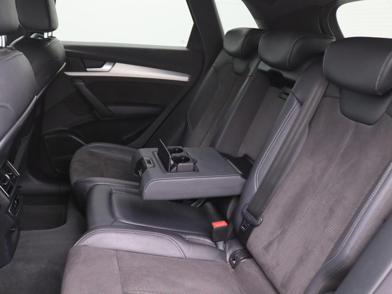 Audi Q5 55 TFSI e quattro S edition 367PK S-Tronic 360gr. Camera, Elektr. verst. stoelen, Keyless, B&O Soundsysteem, Matrix-LED verlichting, Side Assist, Elektr. Achterklep, Stoelverwarming, 19" LM Velgen, Adaptieve Cruise Control