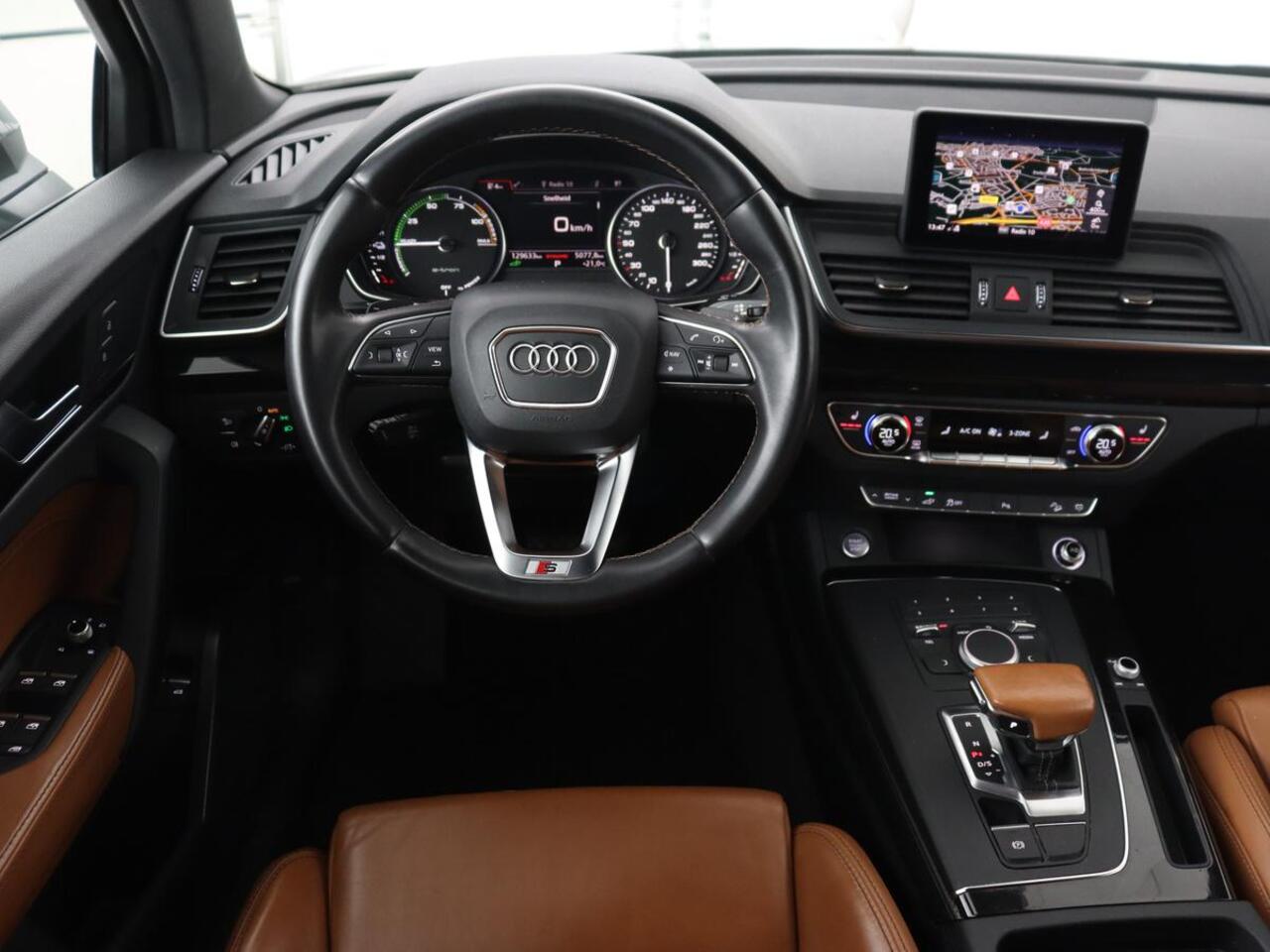 Audi Q5 50 TFSIe quattro S edition | Leder | Luchtvering | Stoelverwarming | Trekhaak | Full LED | Keyless | Navigatie | Sportstoelen