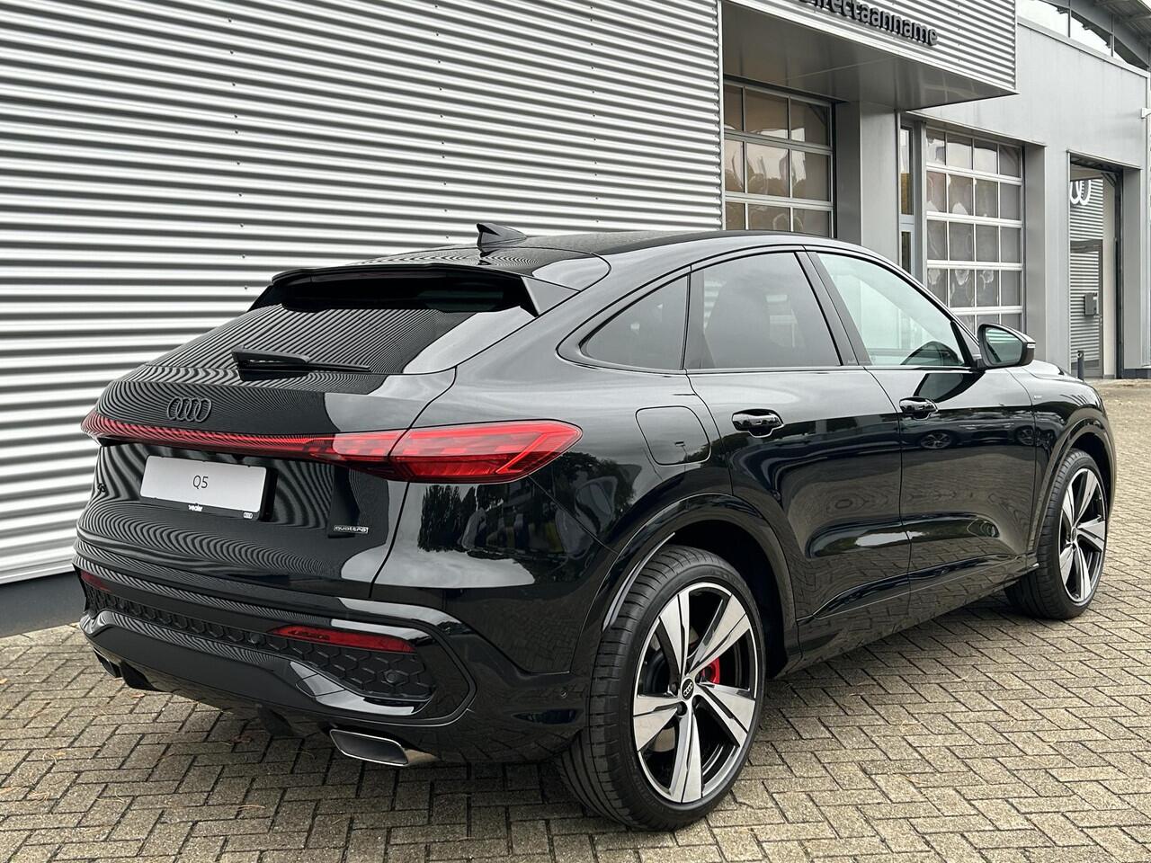 Audi Q5 Sportback S edition Competition 2.0 TFSI e 270 kW / 367 PK S Zwart Leder | Head-Up Display | Trekhaak | Luchtvering | Matrix | Keyless Entry | Bang & Olufsen | Sfeerverlichting | Adaptieve Cruise Control |