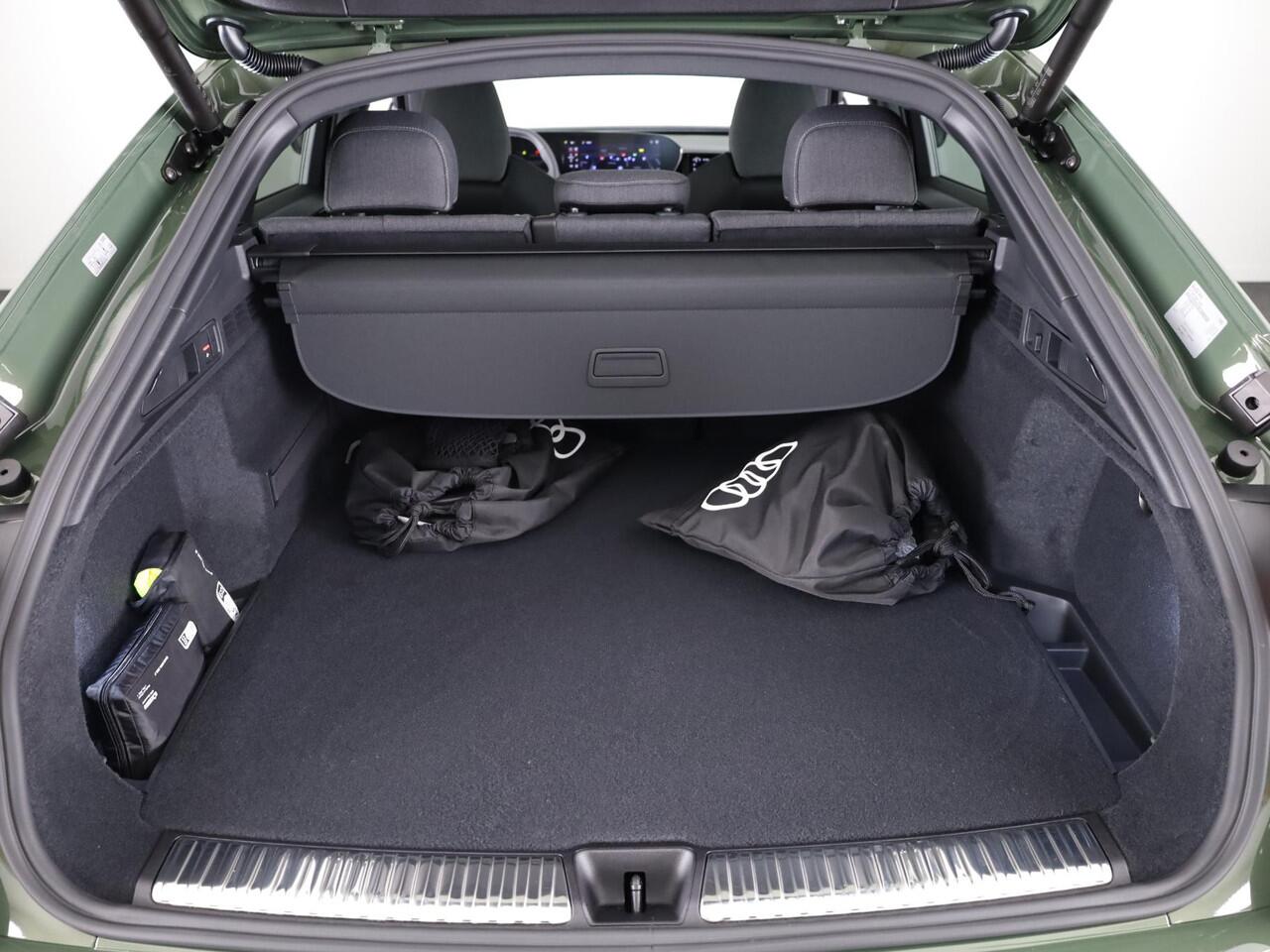 Audi Q5 Sportback 2.0 TFSI e-hybrid quattro S edition | Tech plus | Glazen panoramadak | Zwart pakket | Elektrische stoelen |