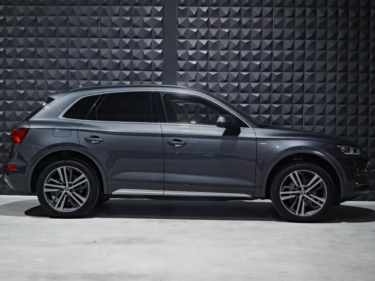 Audi Q5 50 TFSI e quattro S edition | Pano | Matrix |Side | Amb 30 kleurig |Tour | Stad |