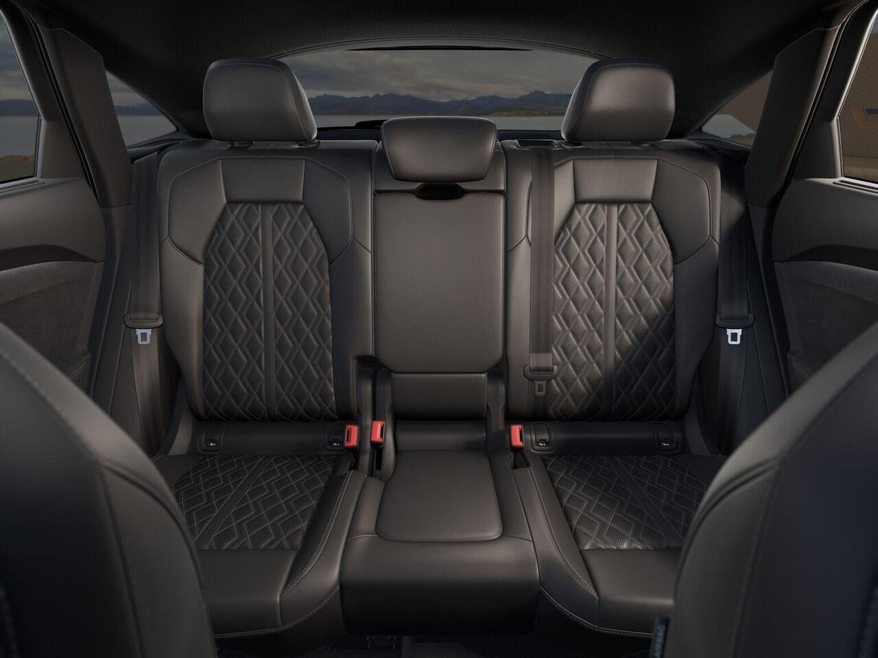 Audi Q5 Sportback E-Hybrid Quattro S Edition Competition, B&O, pano, trk. haak, 21", luchtv., matrix-LED, OLED, memory, keyless, HUD, ACC, privacy