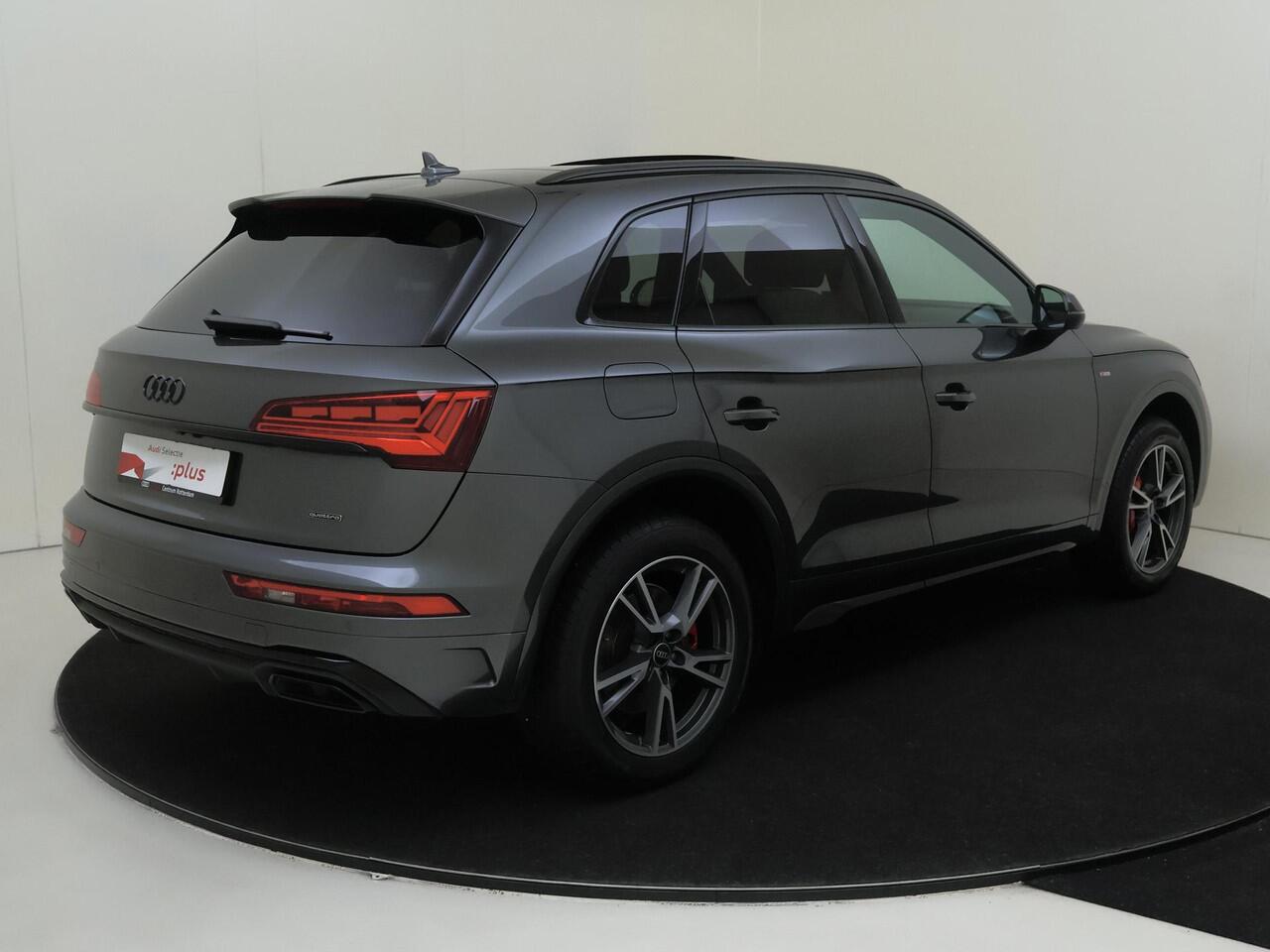 Audi Q5 50 TFSI e S edition | Panoramadak | Stoelverwarming | Optiek zwart Plus | LED matrix verlichting | Navigatie Plus | Virtual cockpit Plus | Achteruitrijcamera |