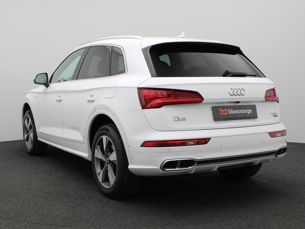 Audi Q5 55 TFSI e quattro S edition 367PK S-Tronic 360gr. Camera, Elektr. verst. stoelen, Keyless, B&O Soundsysteem, Matrix-LED verlichting, Side Assist, Elektr. Achterklep, Stoelverwarming, 19" LM Velgen, Adaptieve Cruise Control