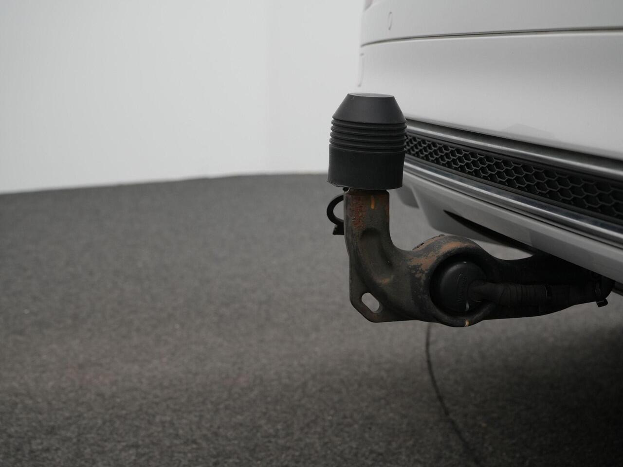 Audi Q5 55 TFSI e 367 pk S-tronic quattro Competition / S-Line | Panoramadak | Trekhaak | Luchtvering | Bang & Olufsen | Matrix LED | Leder/alcantara