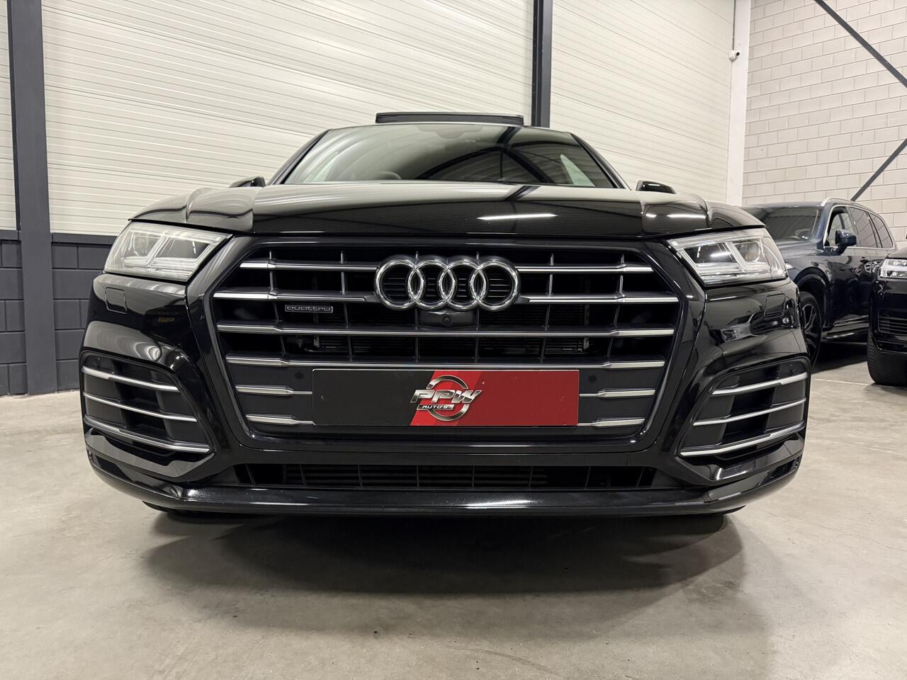 Audi Q5 55 TFSI e quattro Competition 367PK S-Line PANO/LUCHTVERING/TREKHAAK/360CAMERA/MASSAGE/KEYLESS/MATRIX/VIRTUAL/CARPLAY/SFEER/19"/PRIVACY/3X S-LINE/MYTHOSSCHWARZ METALLIC/VOLLEDIG AUDI DEALER HISTORIE,NET OH BEURT GEHAD BIJ 152.329KM