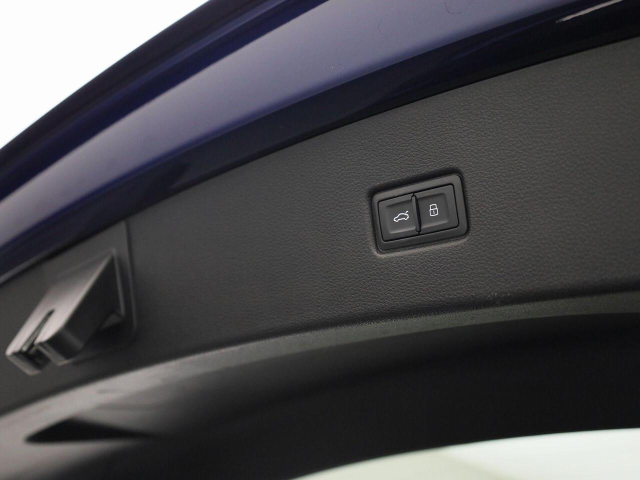 Audi Q5 Sportback 50 TFSIe 220kW/299PK S Line · Panoramadak · Camera · Head-UP Display · Luchtvering · Trekhaak ·