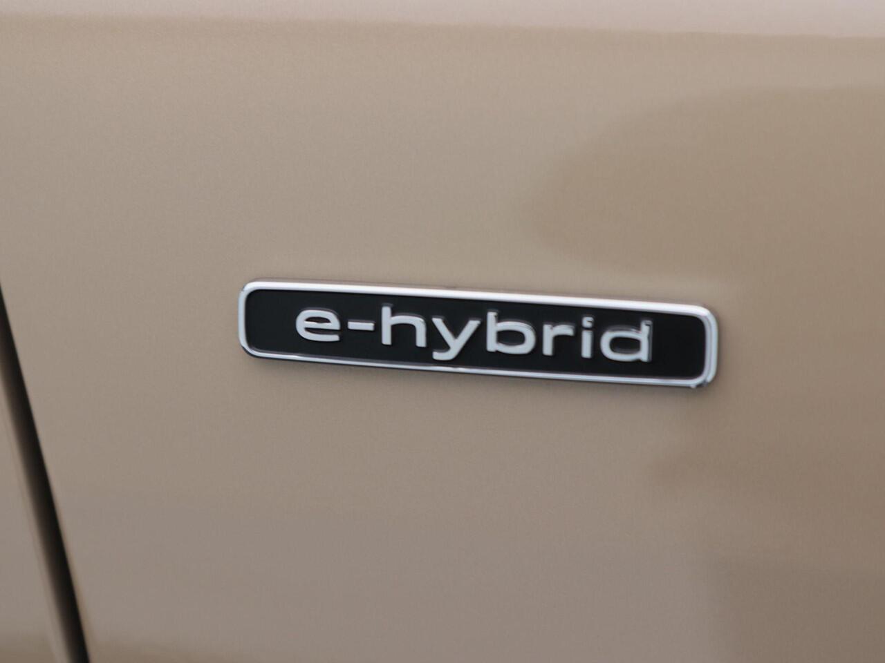 Audi Q5 S edition 2.0 TFSI e | 299 PK SUV 7 versn. | 19 inch | Zwart optiek Plus | Privacyglas |